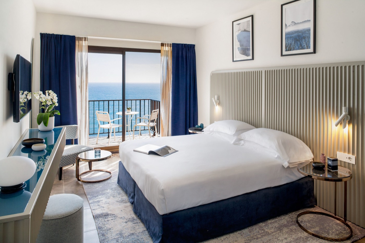 Chambre Deluxe du Grand Hotel Diana Majestic avec balcon et vue sur la mer Ligure