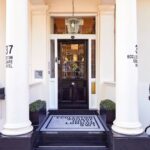 L'entrée du 37 Eccleston Square, maison géorgienne classée abritant l'hôtel à Londres