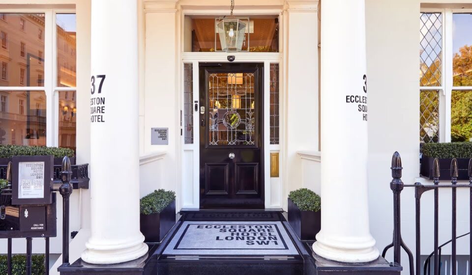 L'entrée du 37 Eccleston Square, maison géorgienne classée abritant l'hôtel à Londres